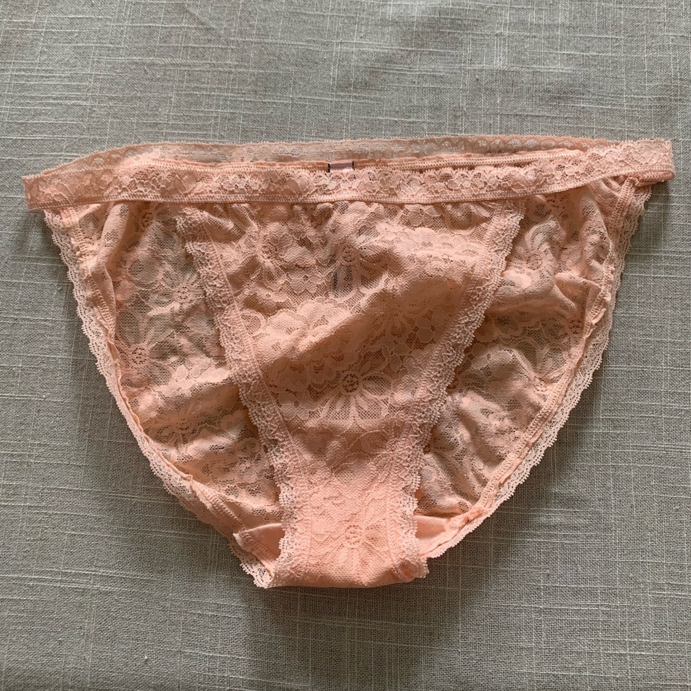 NWT Victoria’s Secret Lace String Bikini Underwear